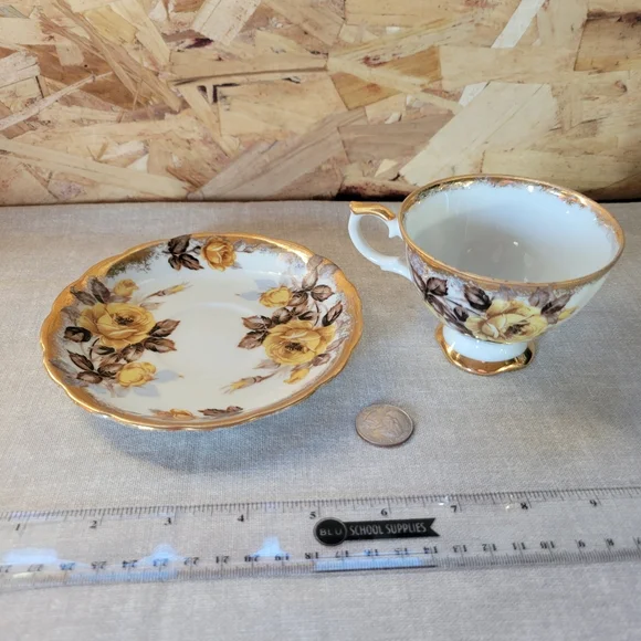 Vintage Floral Tea Cup and Saucer Set with Gold Accents - Picture 4 of 7